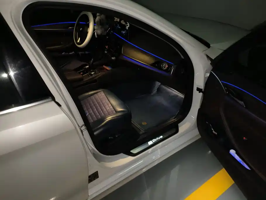 BMW 5 Series New Energy — миниатюра 8