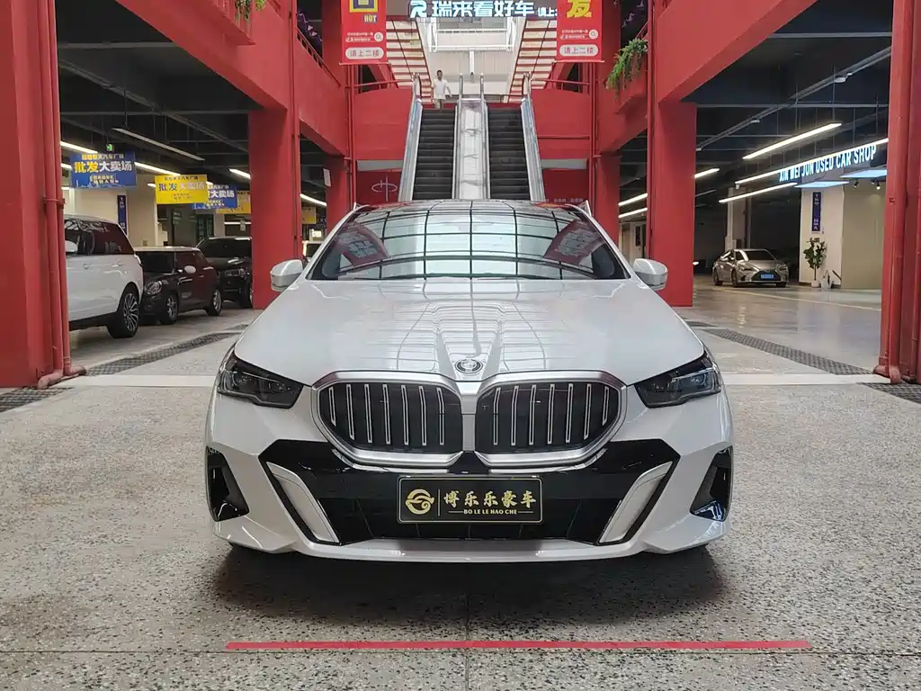 BMW 5 Series — миниатюра 2