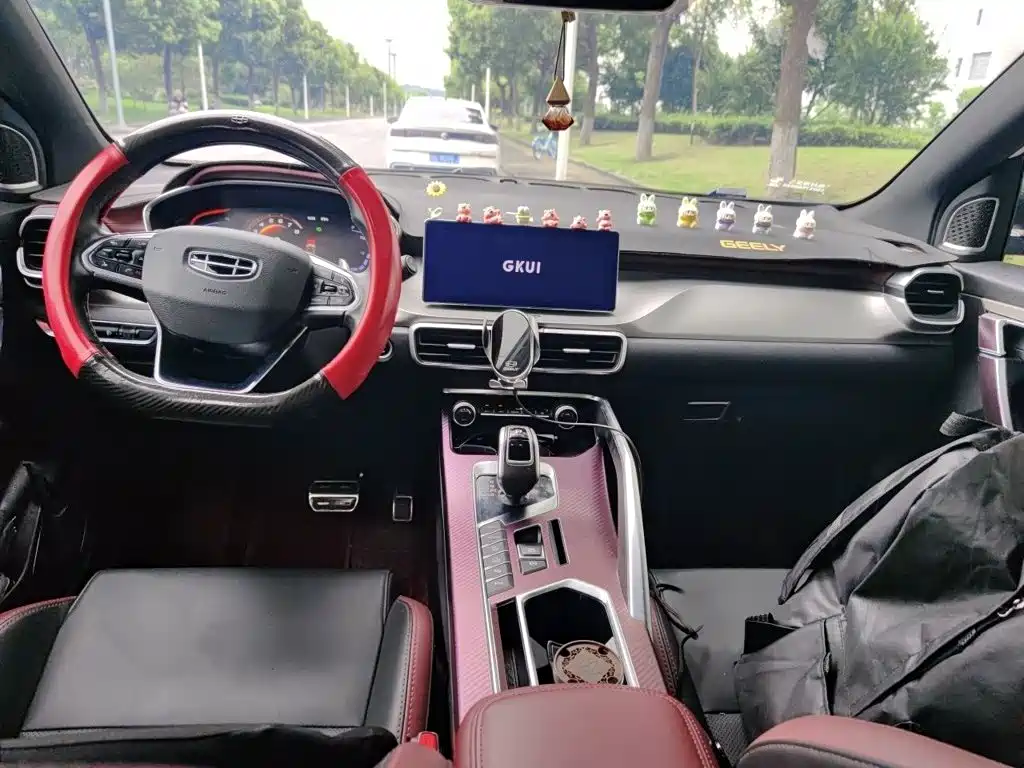Geely Binyue — миниатюра 13