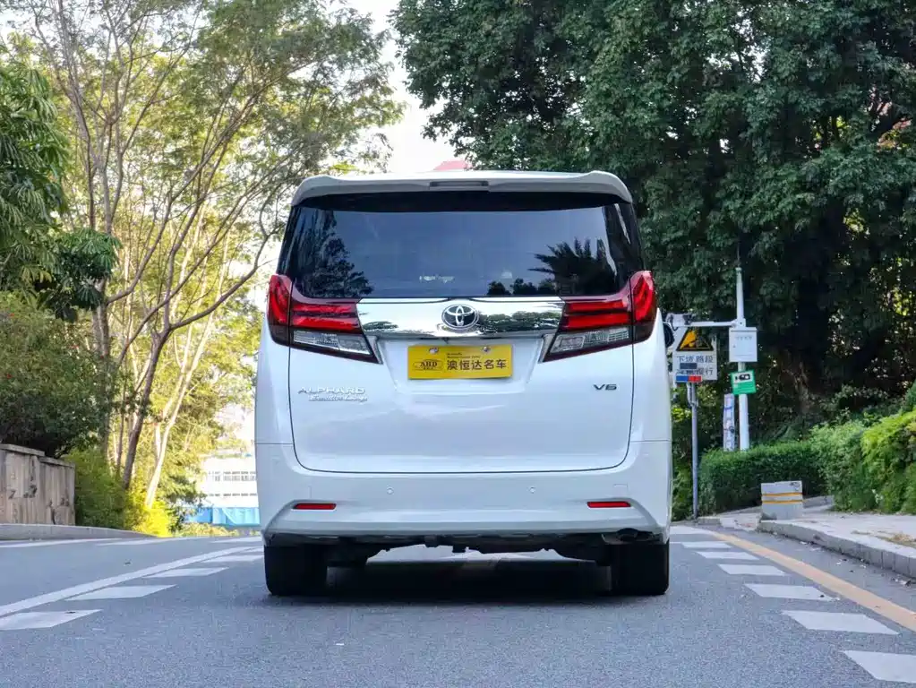 Toyota Alphard — миниатюра 15