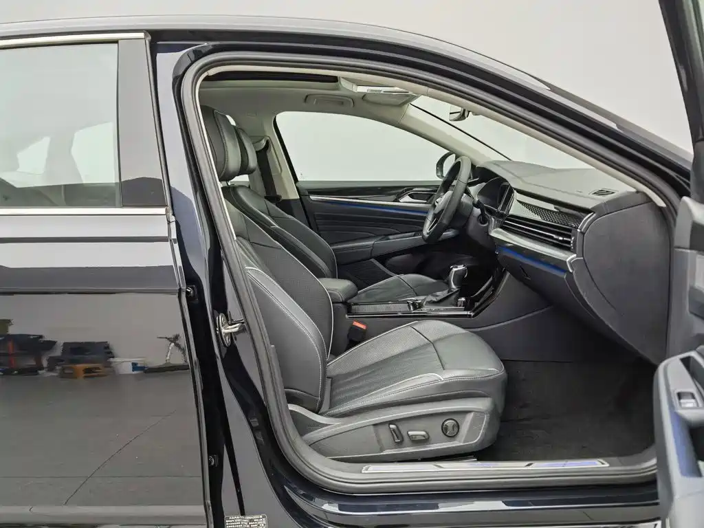 Volkswagen Passat PHEV — миниатюра 23