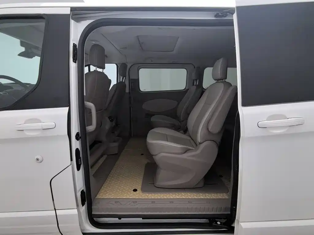 Ford Tourneo — миниатюра 15