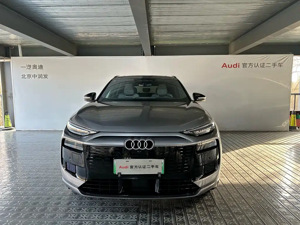 AUDI Q6L E TRON