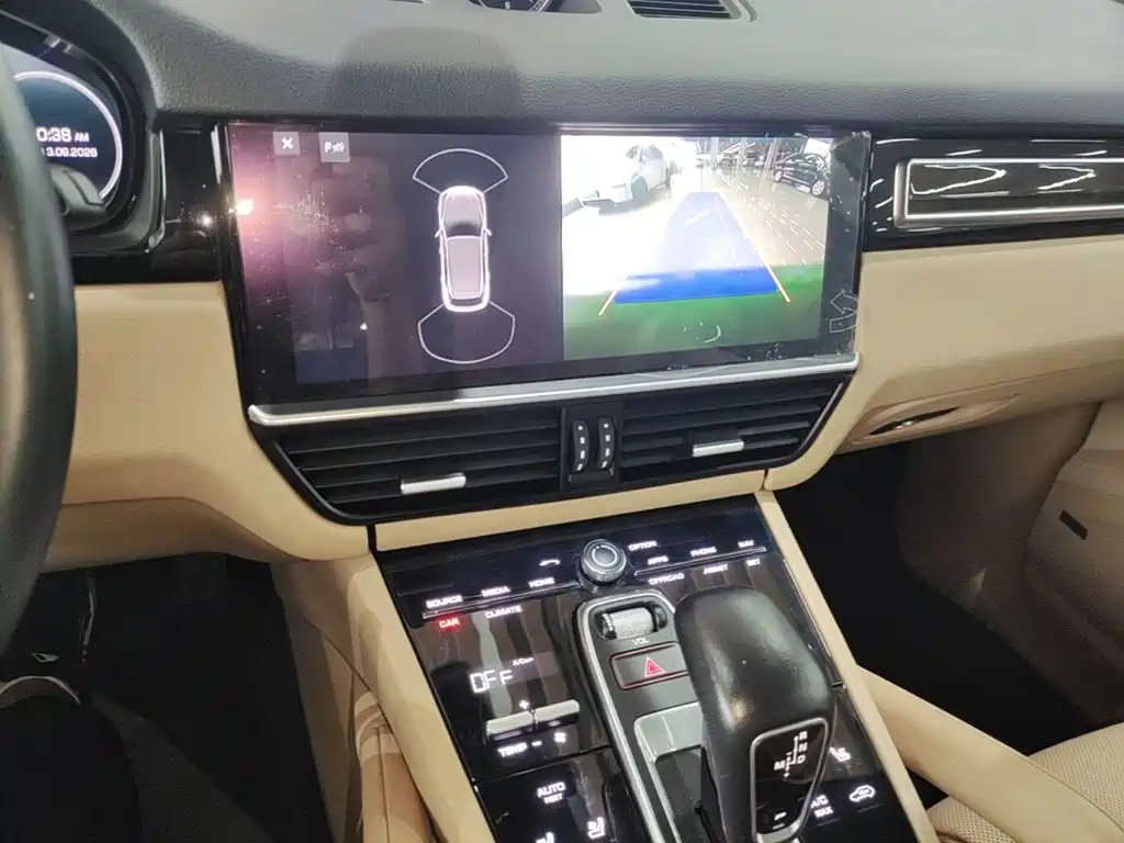Porsche Cayenne — миниатюра 9