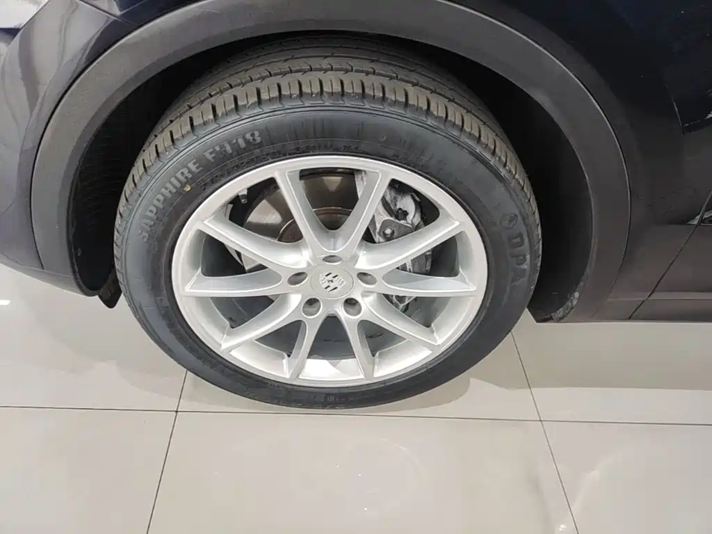 Porsche Cayenne — миниатюра 25