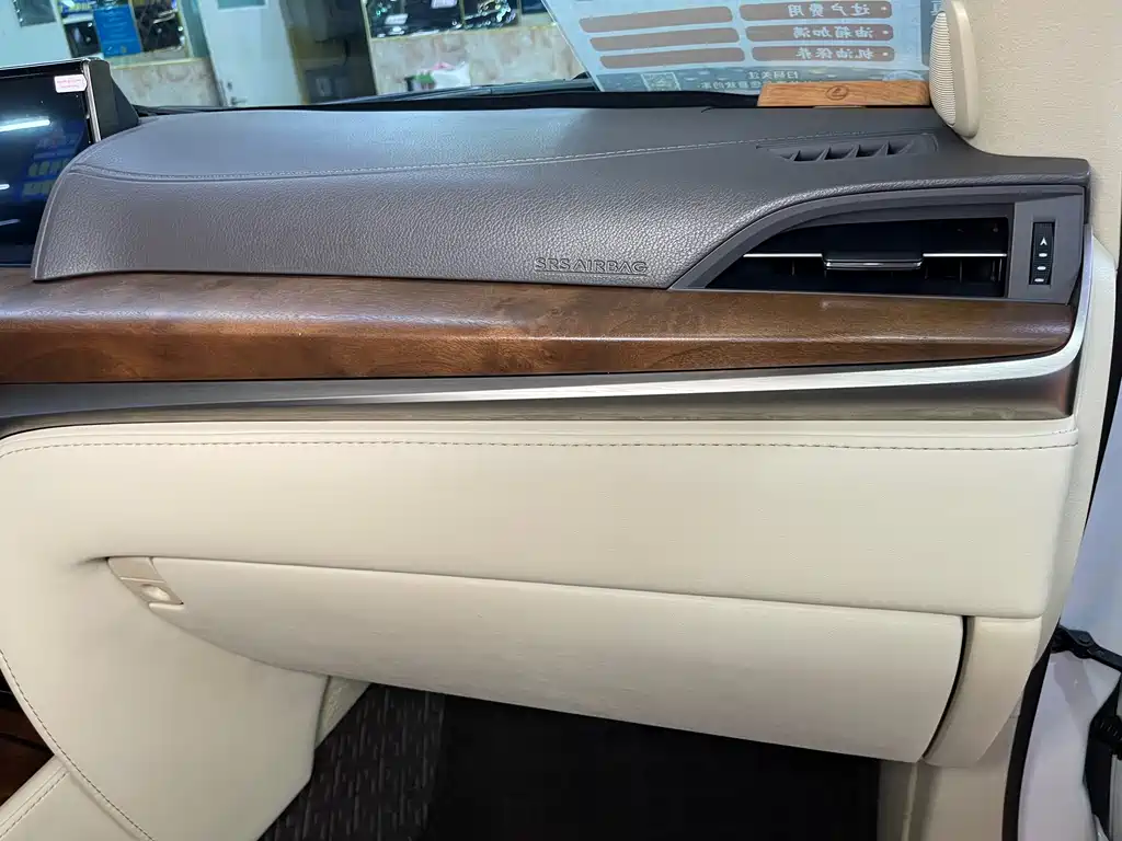 Lexus LX — миниатюра 20