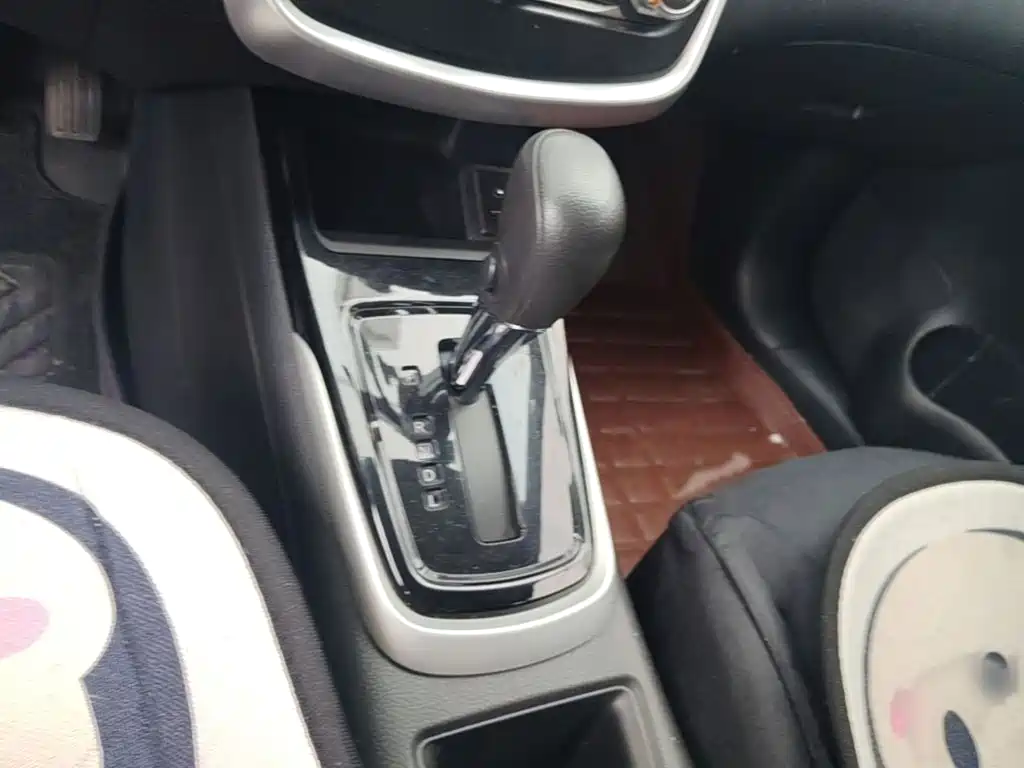 Nissan Tiida — миниатюра 7