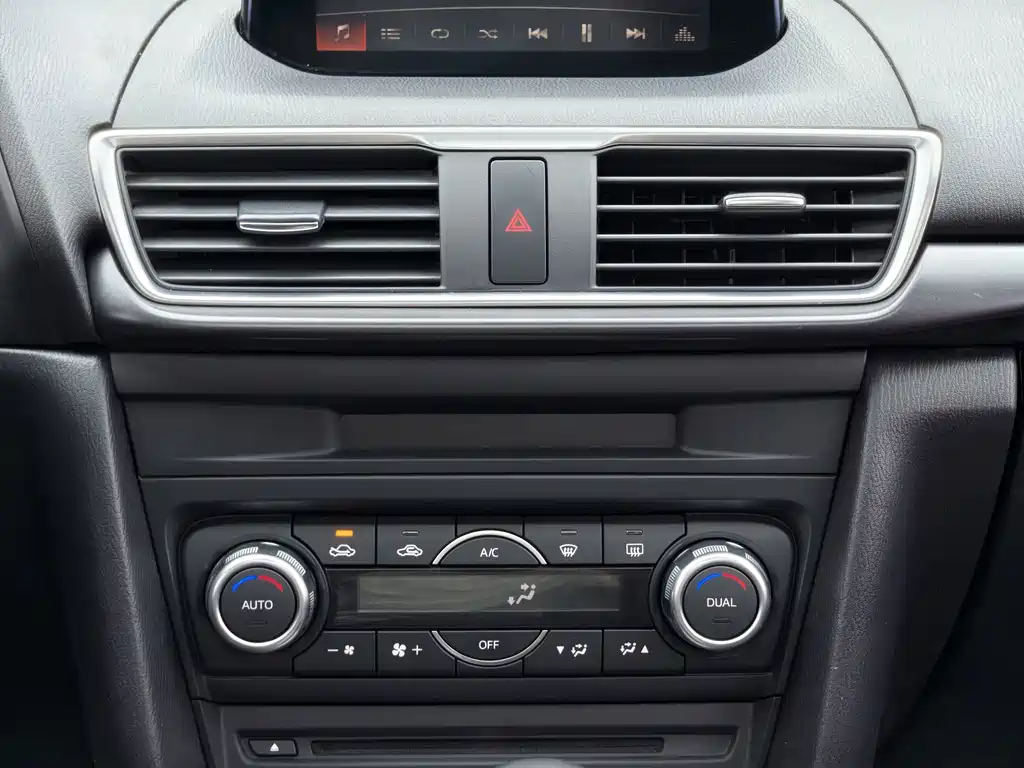 Mazda 3 Axela — миниатюра 28