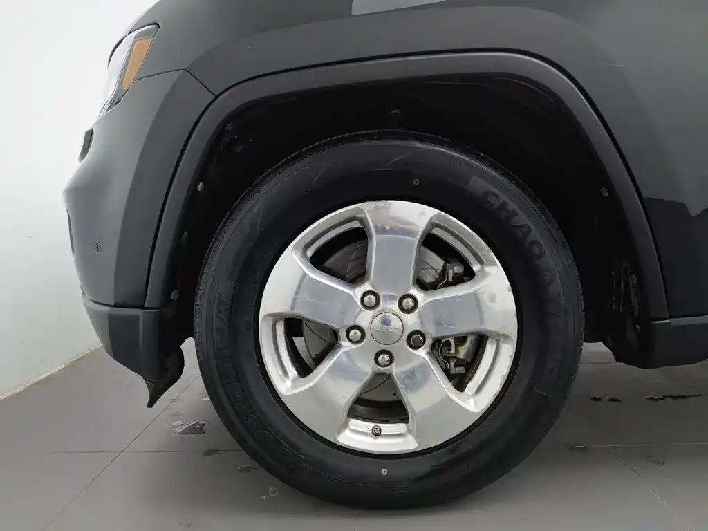 Jeep Grand Cherokee (Import) — миниатюра 17