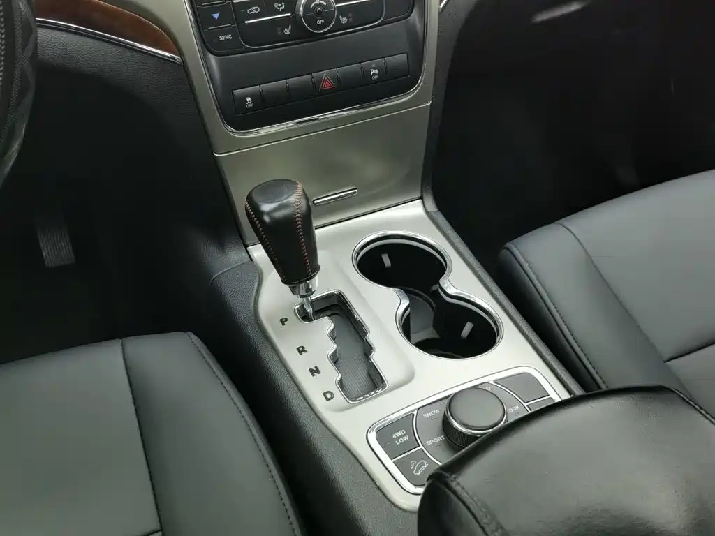 Jeep Grand Cherokee (Import) — миниатюра 13