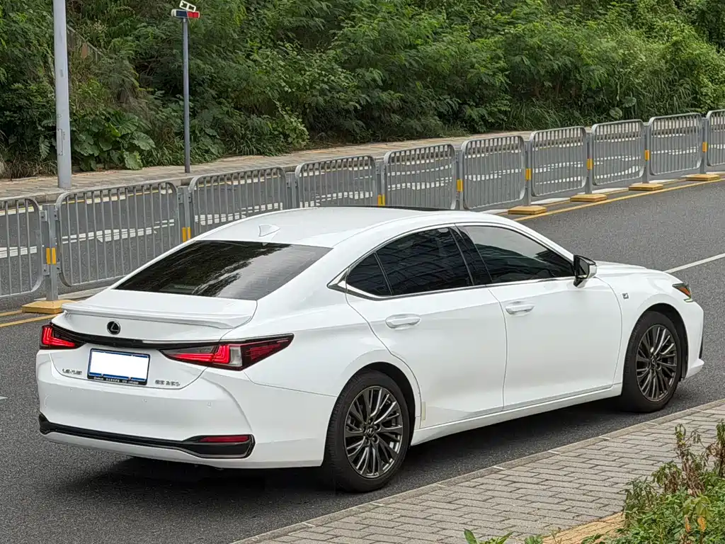 Lexus ES — миниатюра 5