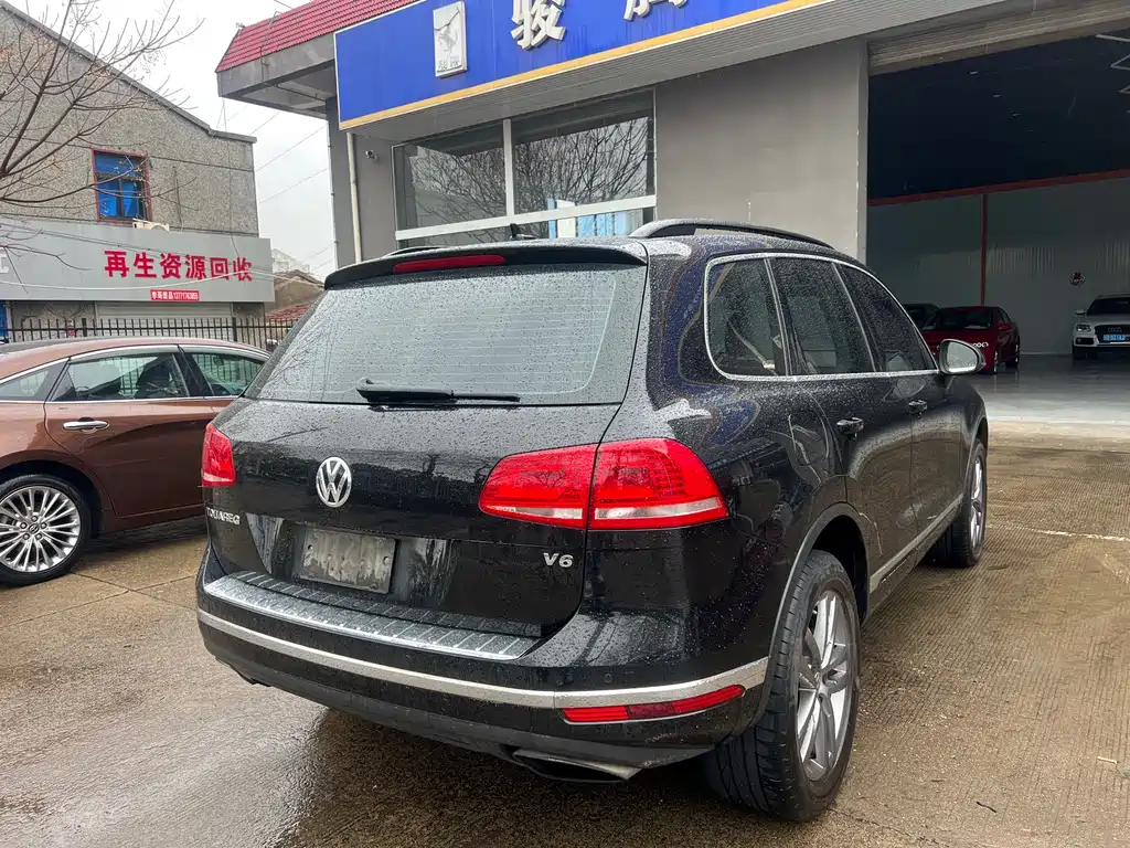 VOLKSWAGEN TOUAREG