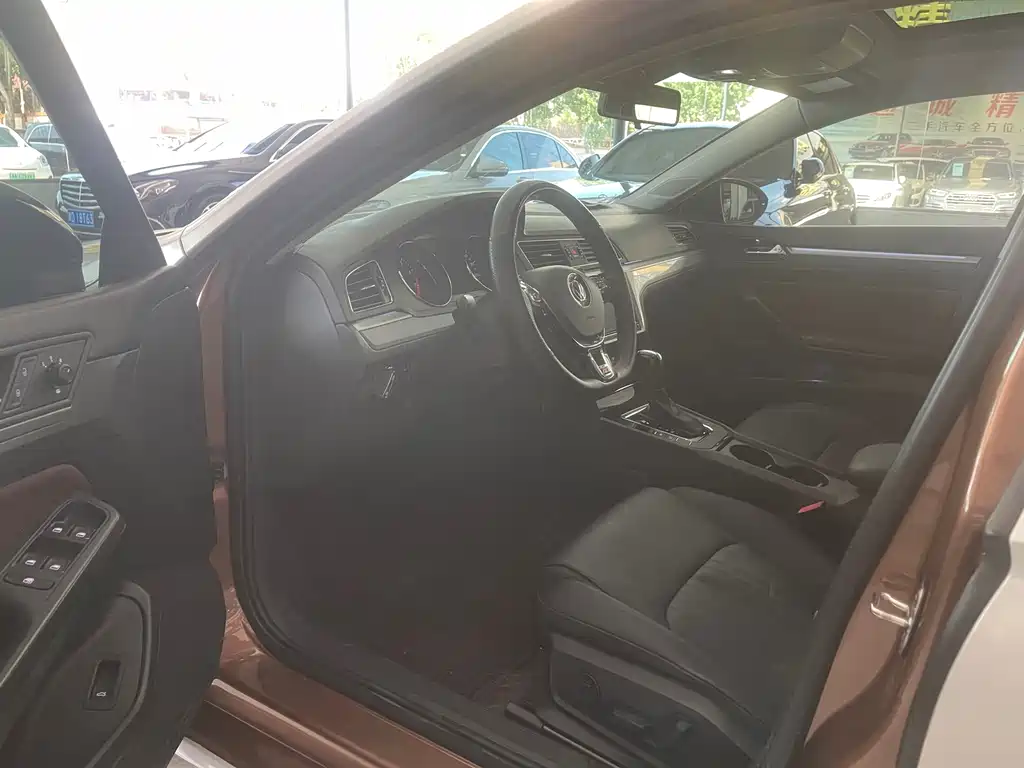 Volkswagen Lamando 2017 230TSI DSG