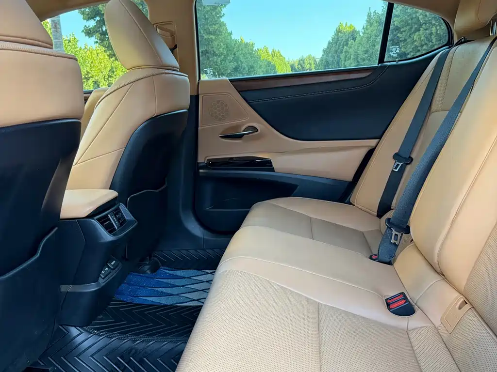 Lexus ES — миниатюра 9