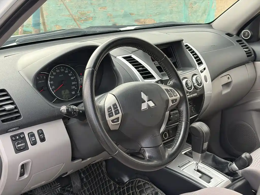 MITSUBISHI PAJERO JINCHANG