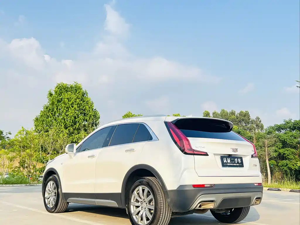 CADILLAC XT4