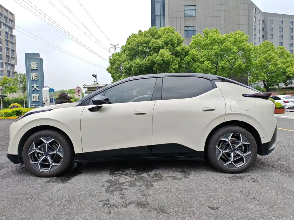 Lynk & Co Z20 — миниатюра 8