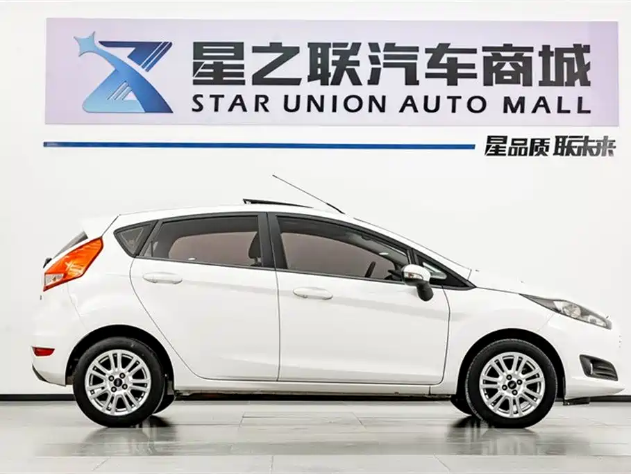 Ford Fiesta 2013 1.5L AT