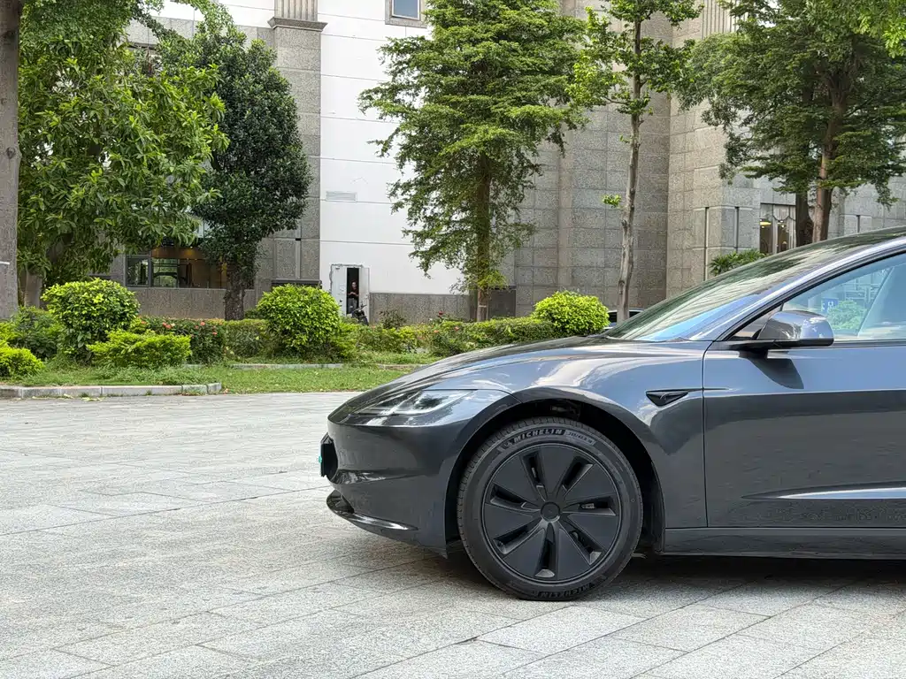 Tesla Model 3 — миниатюра 26