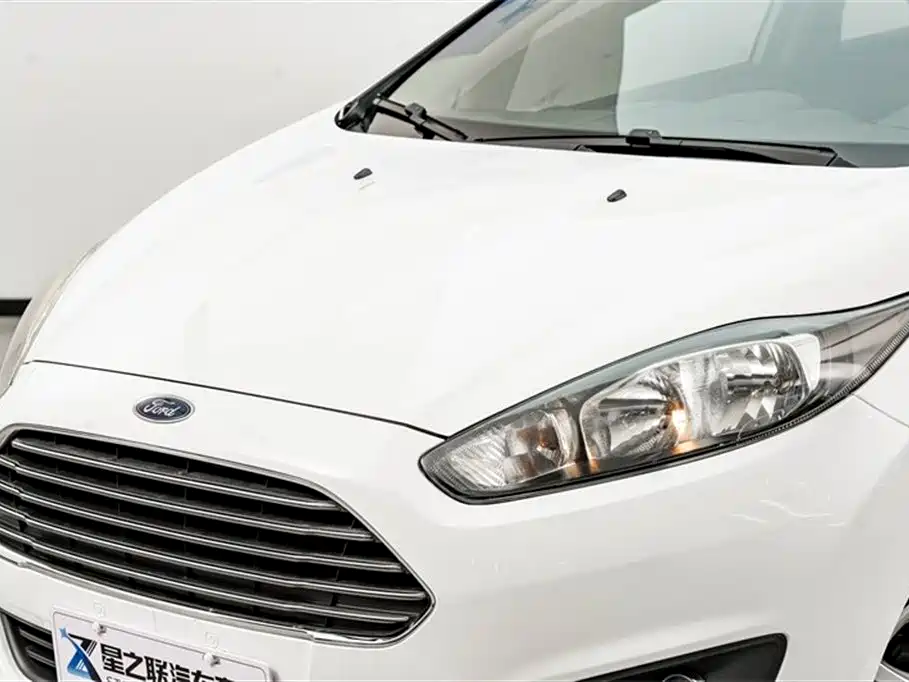 Ford Fiesta 2013 1.5L AT