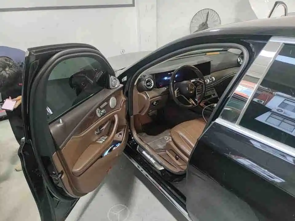 Mercedes-Benz E-Class — миниатюра 2
