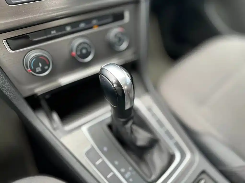 Volkswagen Golf — миниатюра 12