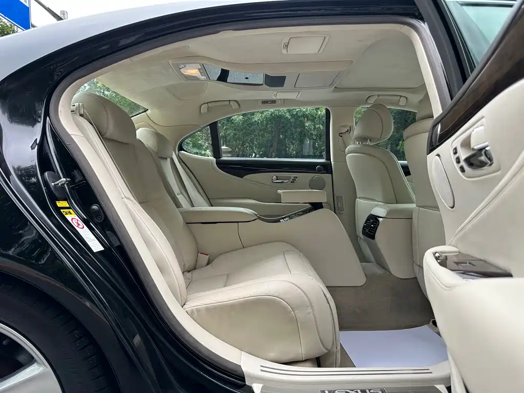 Lexus LS — миниатюра 13