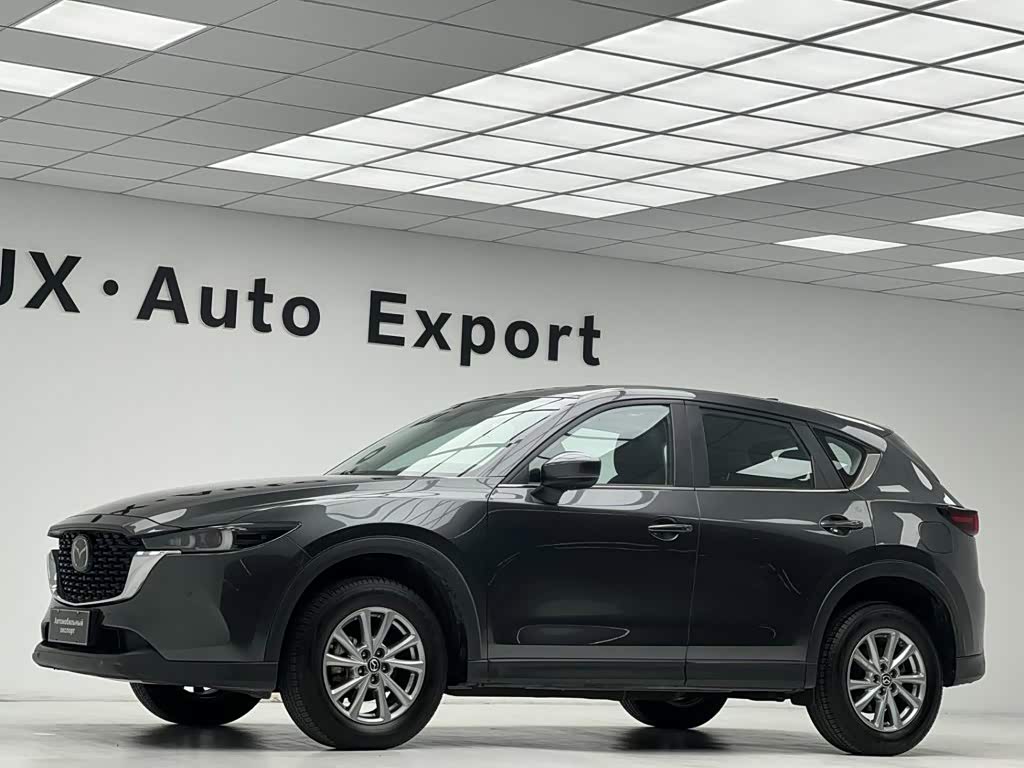 Mazda CX-5 2.0 л 2023 г. Серебристо-серый, пробег 30000 км