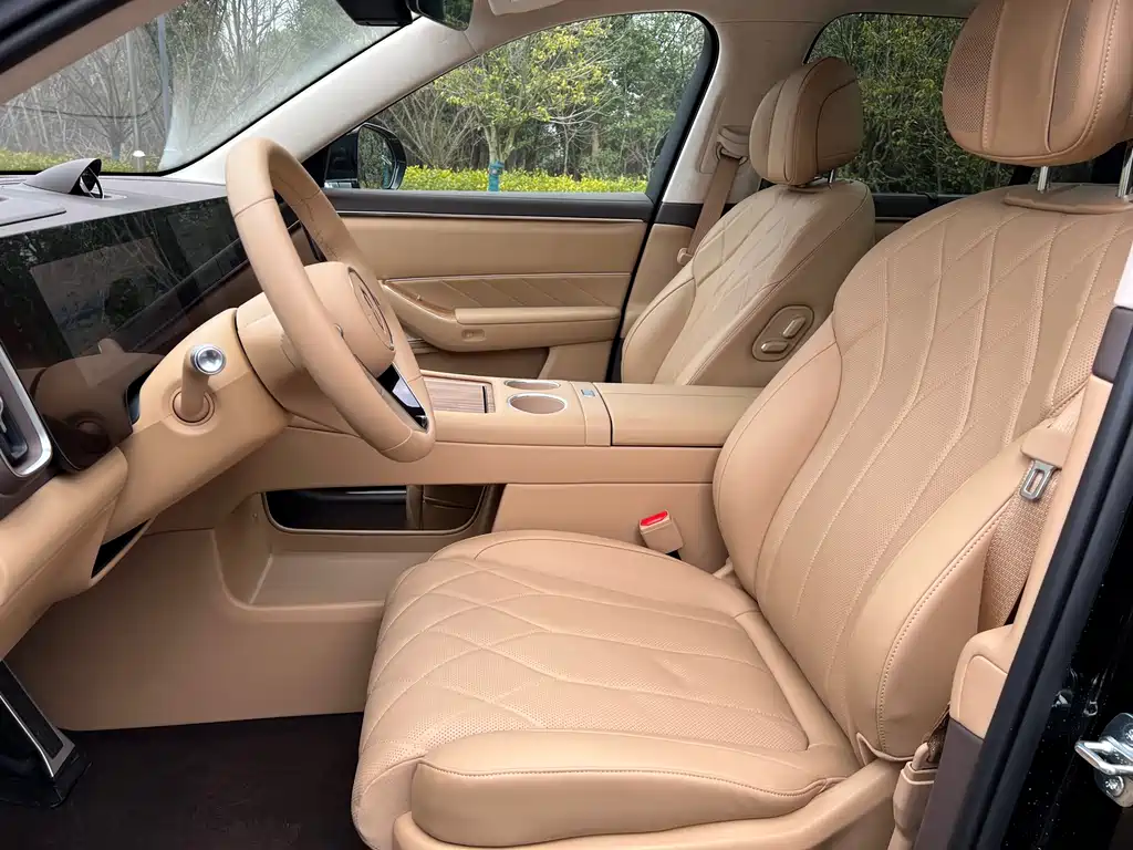 AITO ASK THE WORLD M8