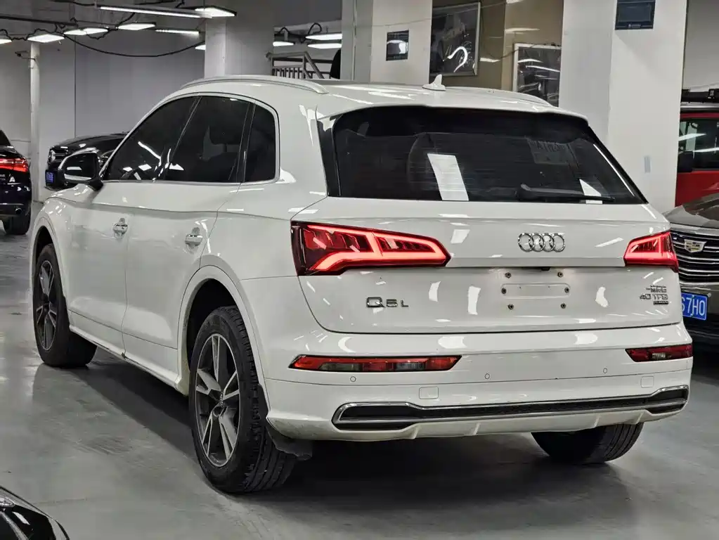 Audi Q5L 2018 40 TFSI Fashion V