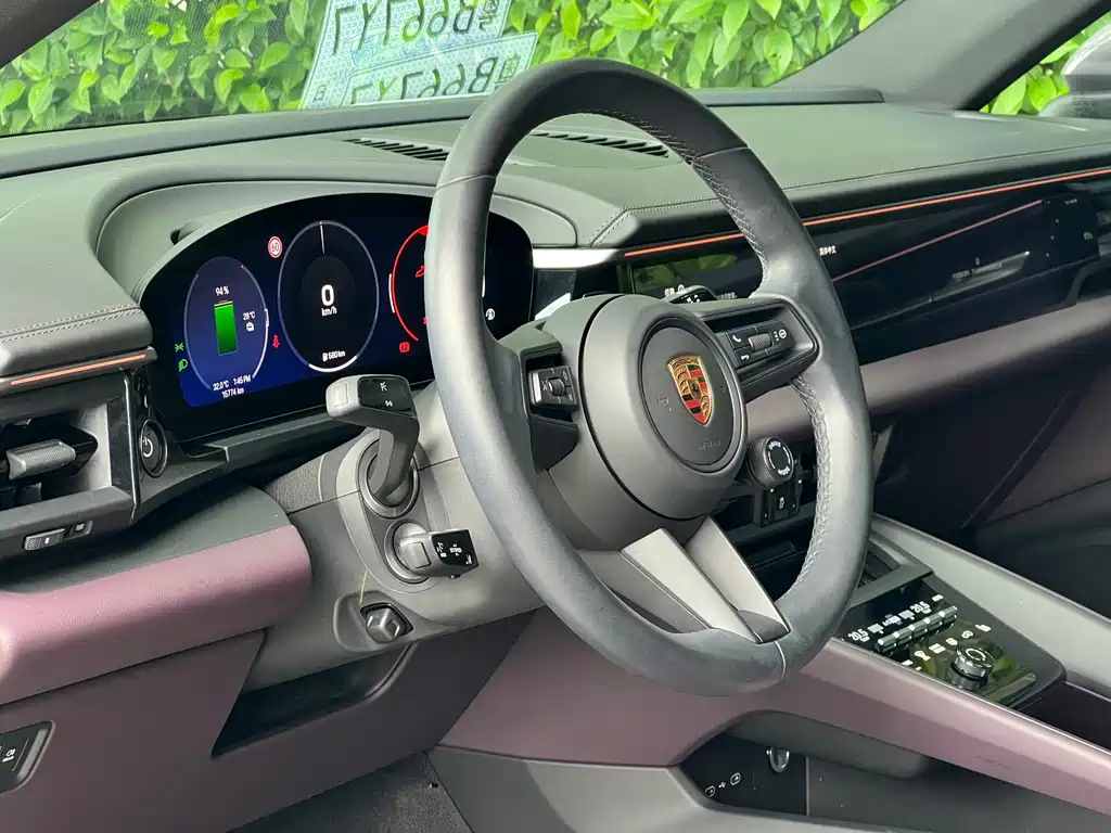 Porsche Macan EV — миниатюра 8