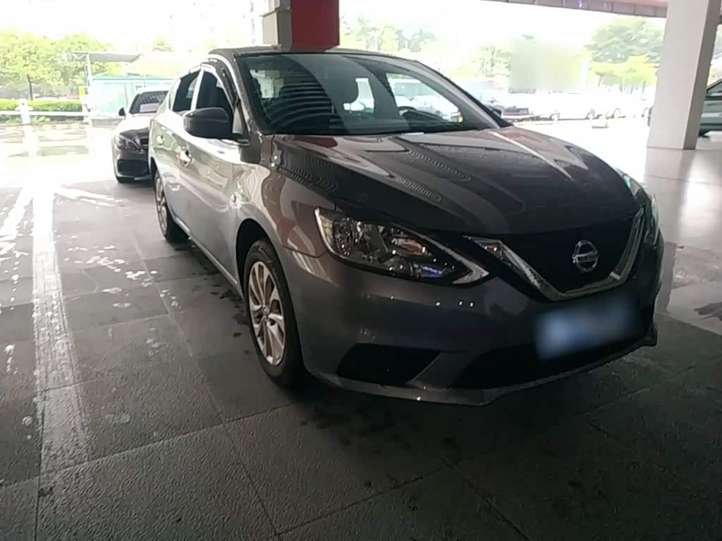 Nissan Sylphy 1.6 л 2023 г. Серебристо-серый, пробег 26200 км