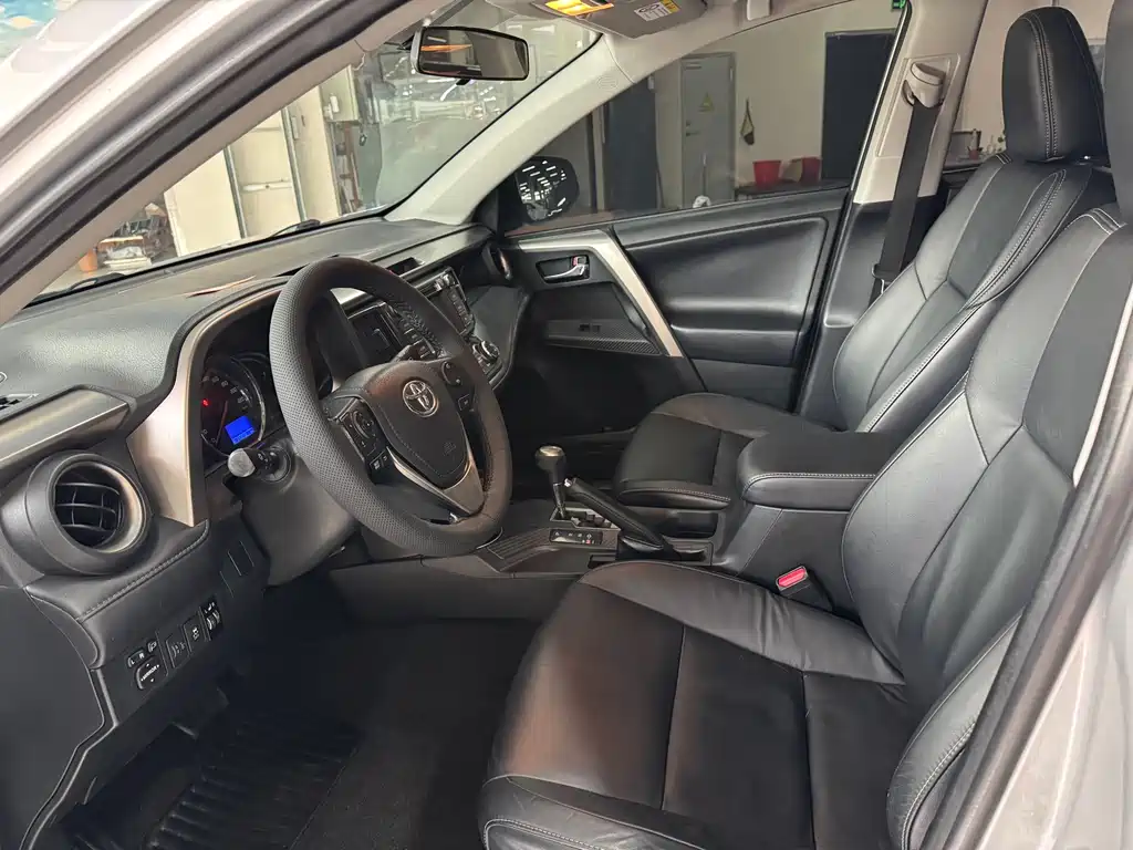 Toyota RAV4 — миниатюра 4