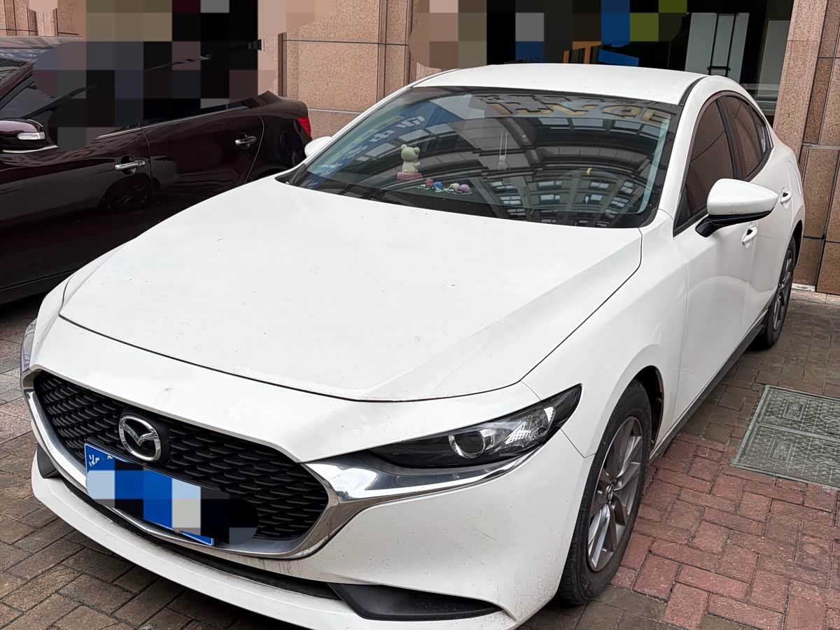 Mazda Mazda3 Axela 2.0 л 2024 г. Белый, пробег 16000 км