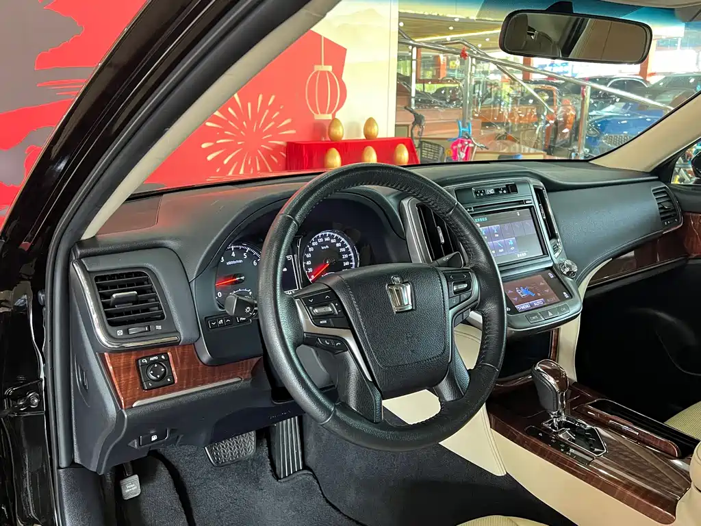 Toyota Crown 2015 2.0T Fashion