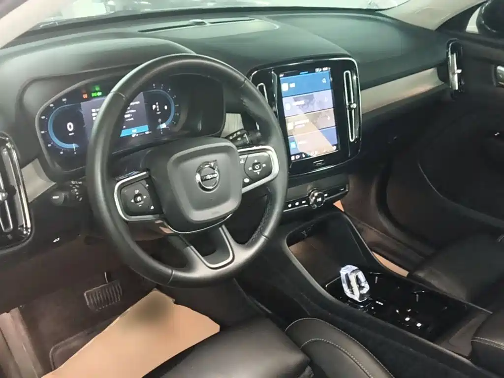 Volvo XC40 — миниатюра 10