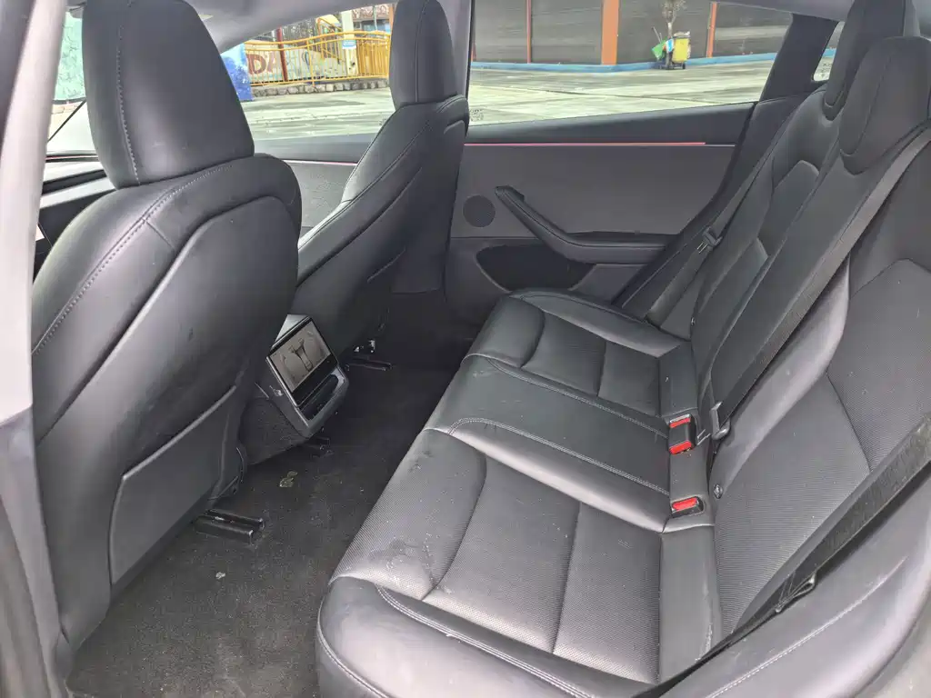 Tesla Model 3 — миниатюра 9