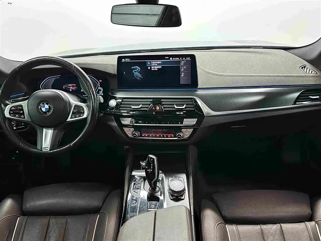 BMW 5 Series New Energy — миниатюра 10