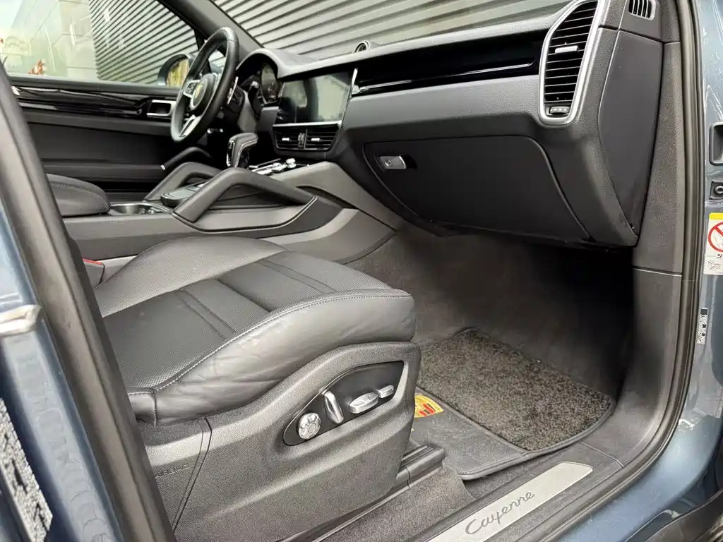Porsche Cayenne Hybrid — миниатюра 8