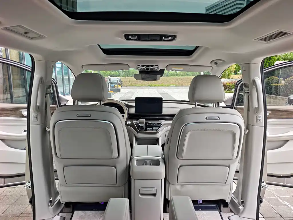 Roewe iMAX8 New Energy — миниатюра 10