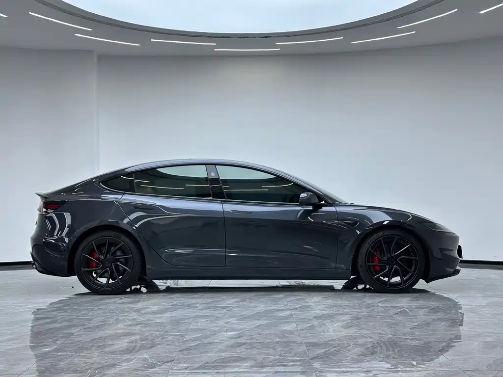 Tesla Model 3 — миниатюра 9