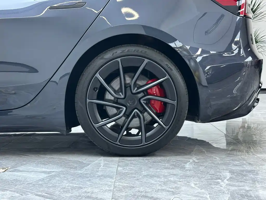 Tesla Model 3 — миниатюра 13