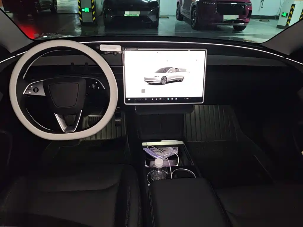 Tesla Model 3 — миниатюра 10