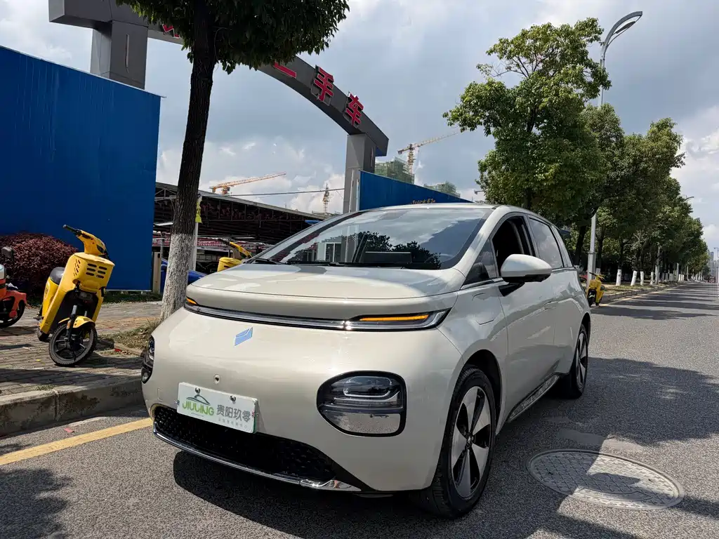 Baojun Yunduo — миниатюра 2