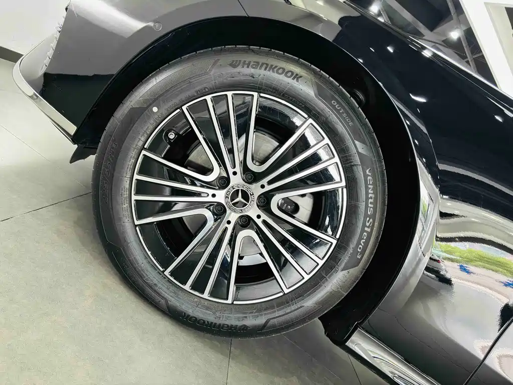Mercedes-Benz E-Class — миниатюра 10