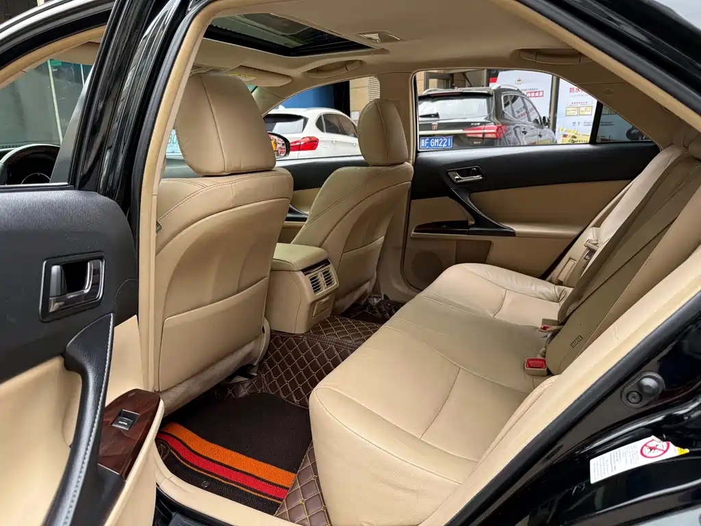 Toyota Reiz — миниатюра 9