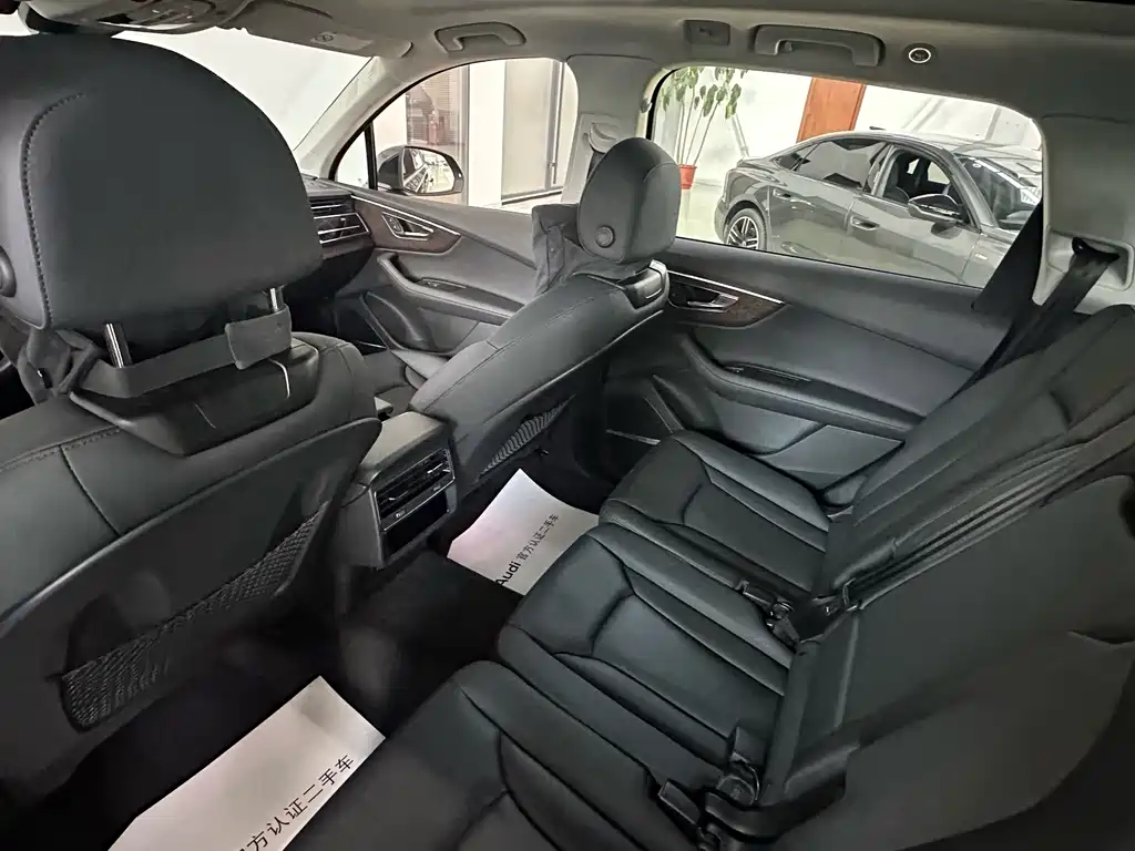 Audi Q7 2023 55 TFSI quattro S line Sport