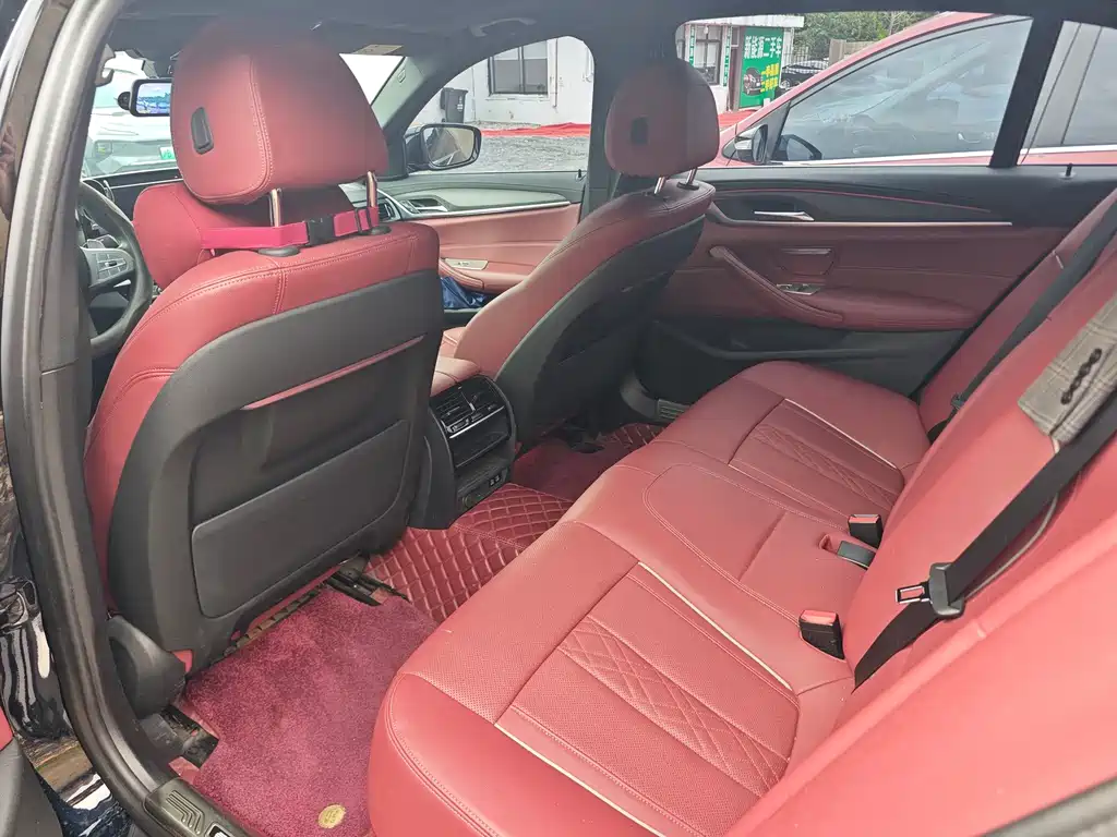 BMW 5 Series — миниатюра 8