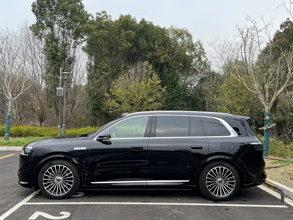 AITO ASK THE WORLD M8