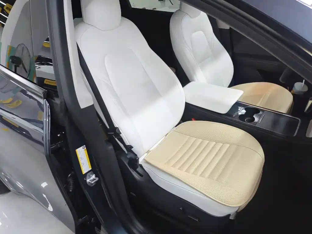 Tesla Model Y — миниатюра 25